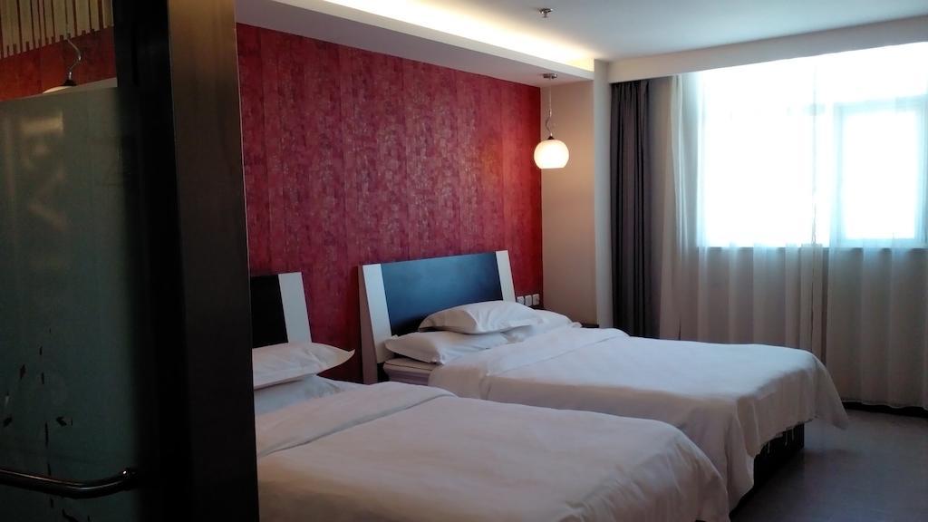 Fairyland Hotel Dongfeng Plaza Кунмин Екстериор снимка